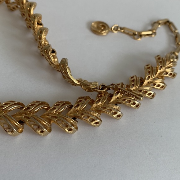 VTG LISNER Heart Choker Necklace Textured GoldTone Interlocking Hearts 12.5” - Picture 13 of 14